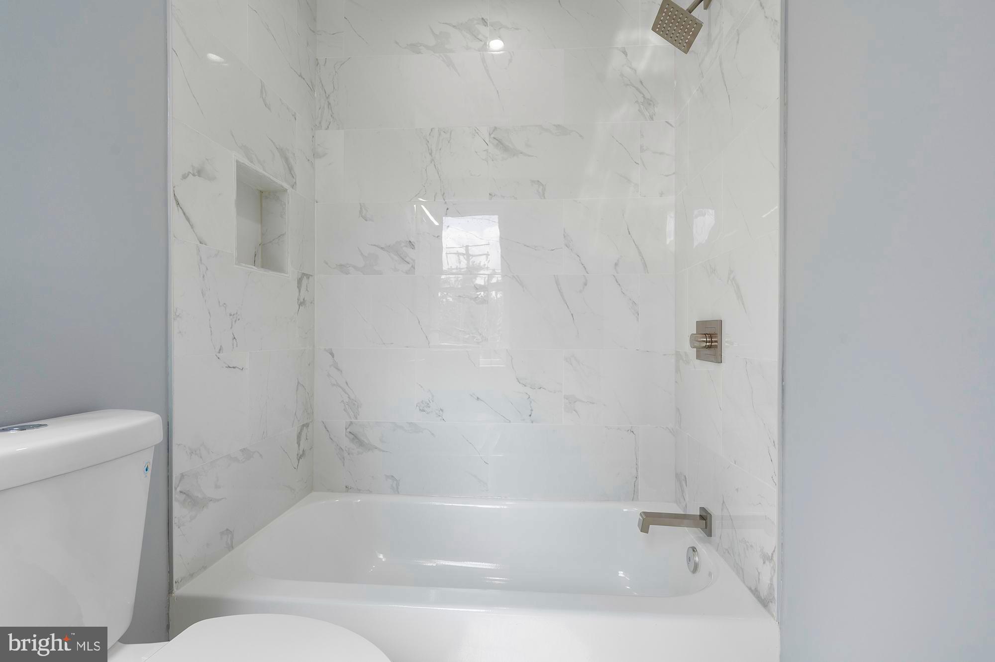 1513 North Wolfe Street Baltimore, MD 21213 - Photo 22 of 33 a bathroom with a bathtub and a toilet