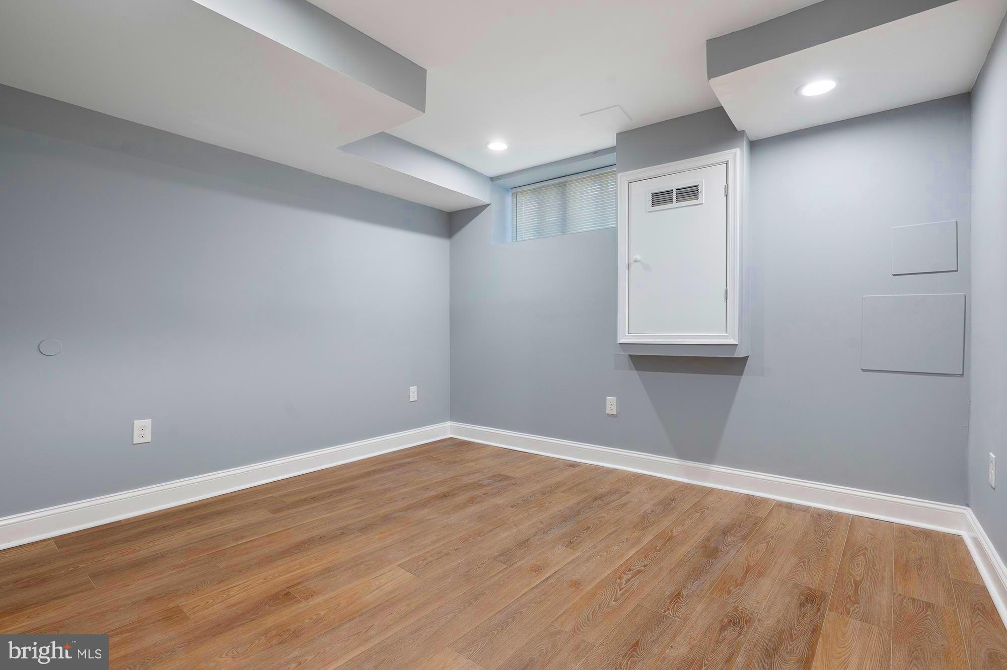 1513 North Wolfe Street Baltimore, MD 21213 - Photo 23 of 33 wooden floor in an empty room