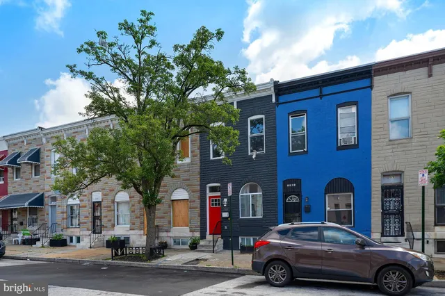 a car parked in front of a building