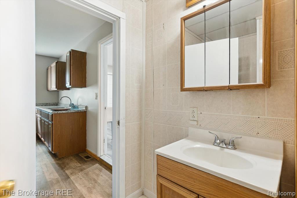 2147 Mill Road Flint, MI 48532 - Photo 17 of 33 Gallery Image 17