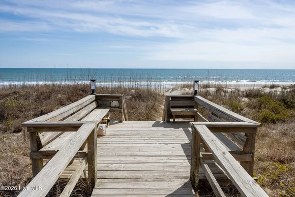 $695,000 | 8504 Reed Drive, Emerald Isle, NC 28594