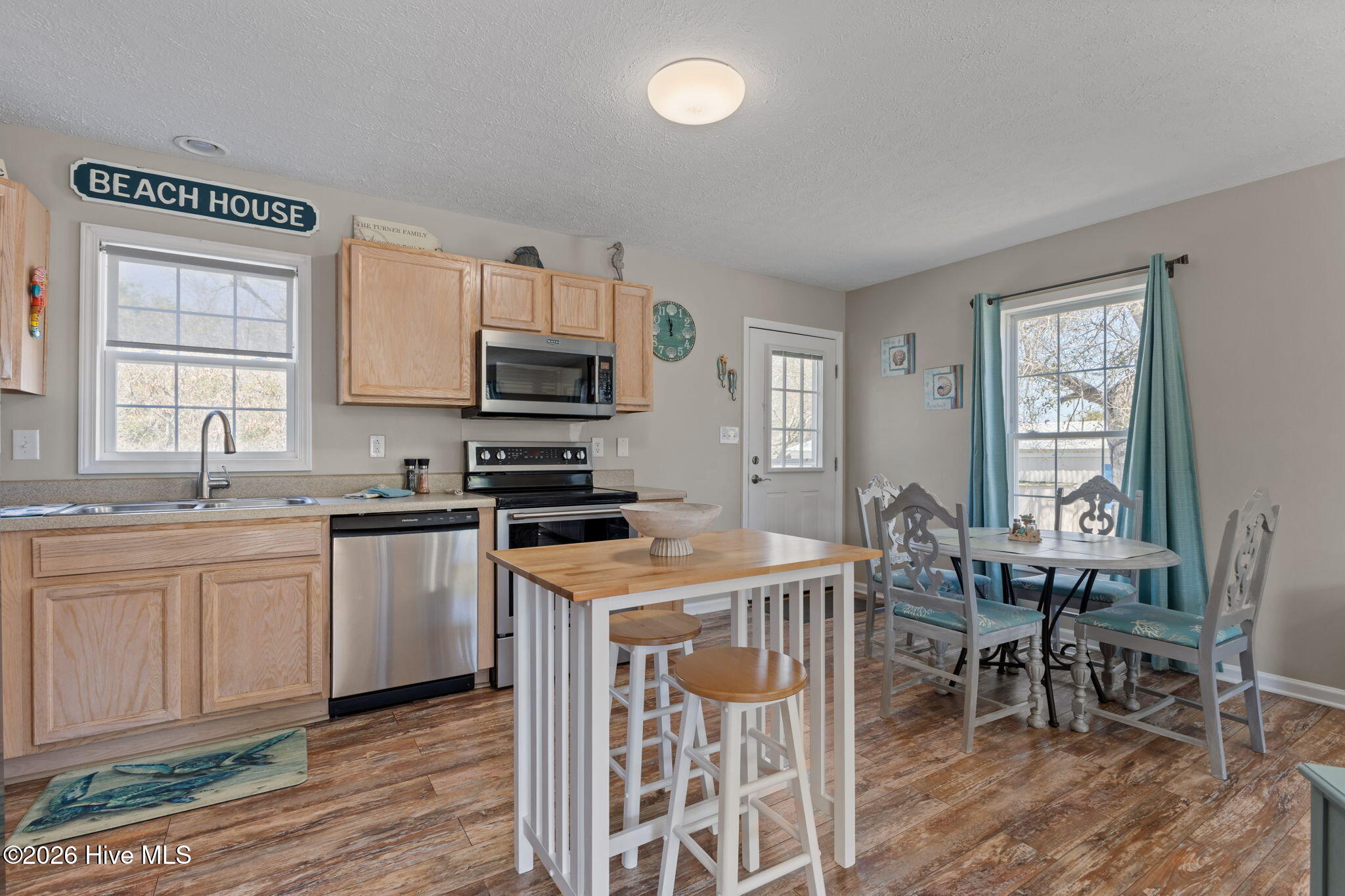 8504 Reed Drive Emerald Isle, NC 28594 - Photo 7 of 23 Kitchen