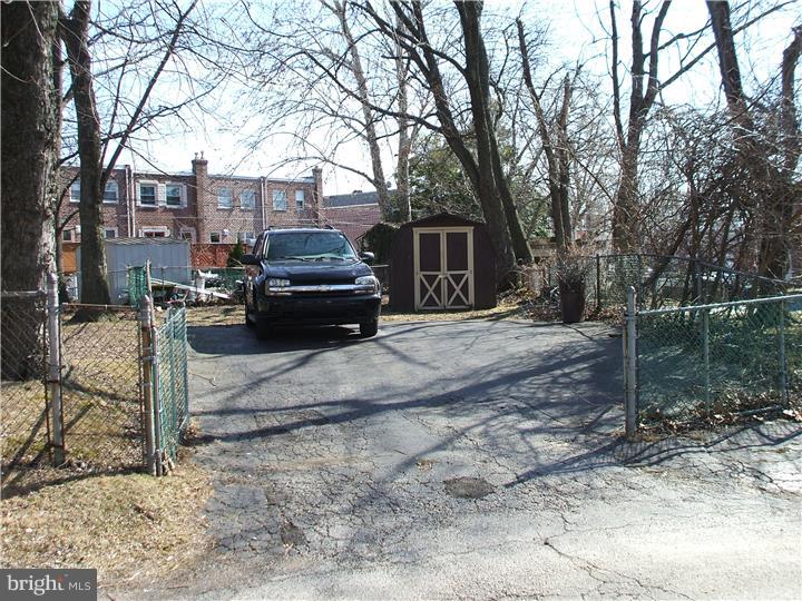 2001 Heather Road Folcroft, PA 19032 - Photo 2 of 16 Back Yard