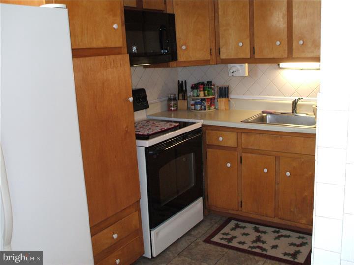 2001 Heather Road Folcroft, PA 19032 - Photo 6 of 16 Kitchen