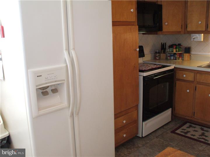 2001 Heather Road Folcroft, PA 19032 - Photo 7 of 16 Kitchen