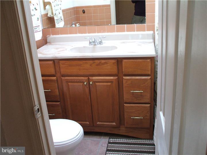 2001 Heather Road Folcroft, PA 19032 - Photo 9 of 16 Bathroom