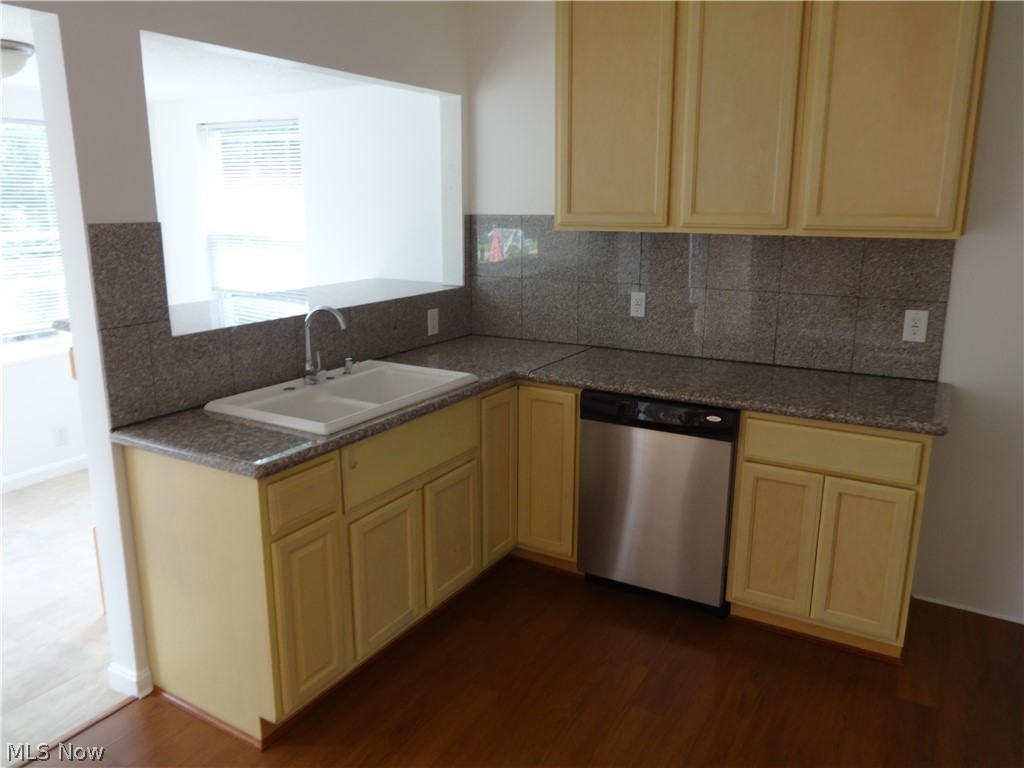 7419 Jameson Road Parma, OH 44129 - Photo 3 of 33