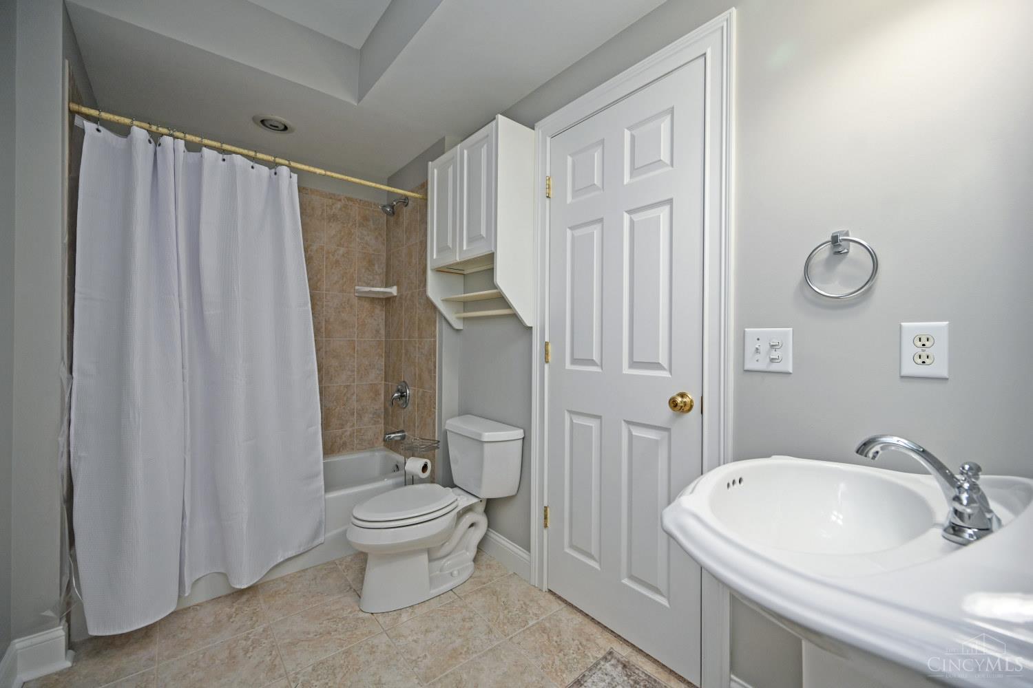 3662 Cooper Road Blue Ash, OH 45241 - Photo 64 of 85 Full bathroom in basement