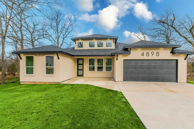 $299,900 | 4898 Point La Vista Road, Malakoff, TX 75148