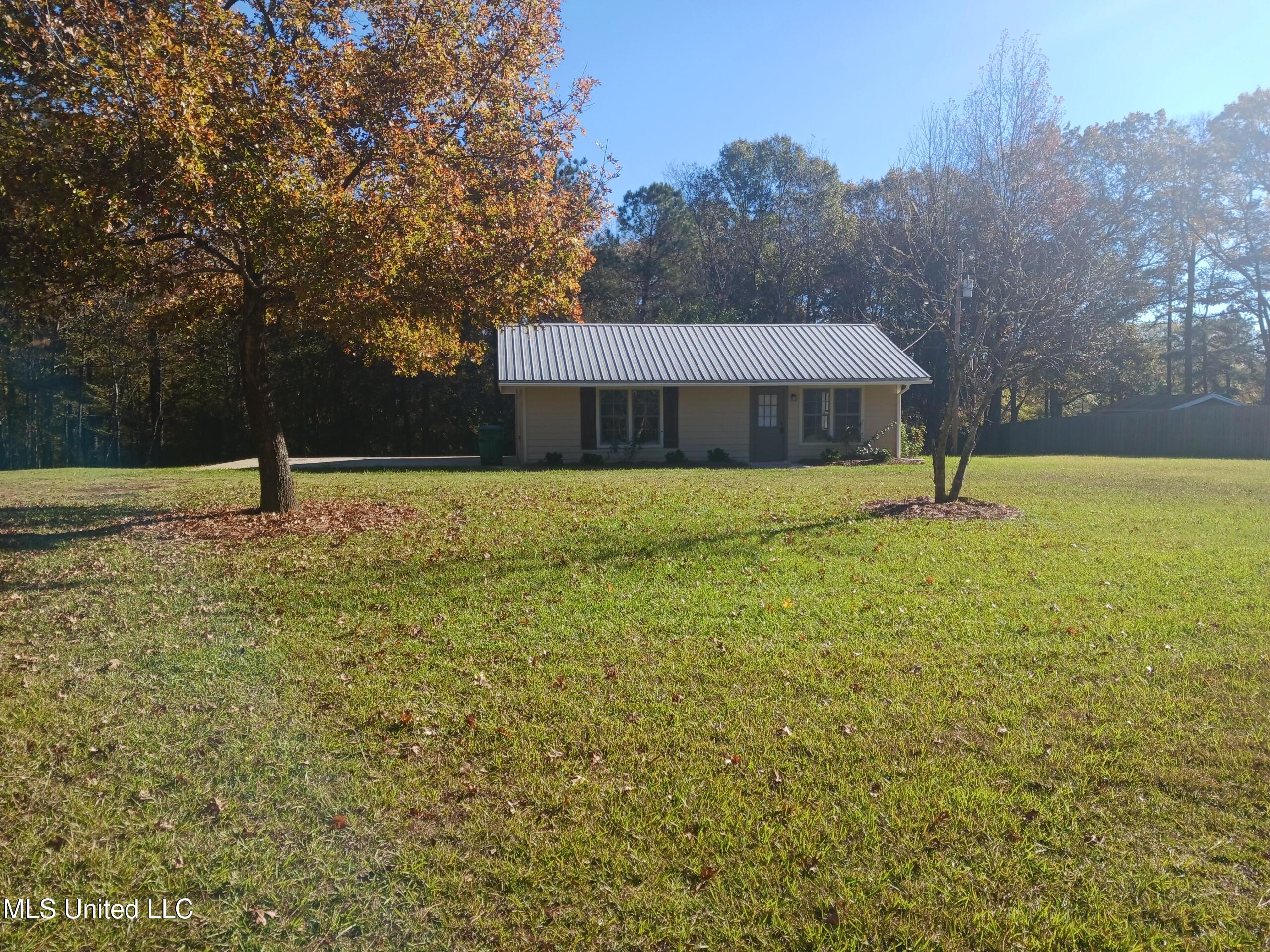 1368 John Warren Road Bolton, MS 39041 - Photo 3 of 65 Resized_20241206_094705