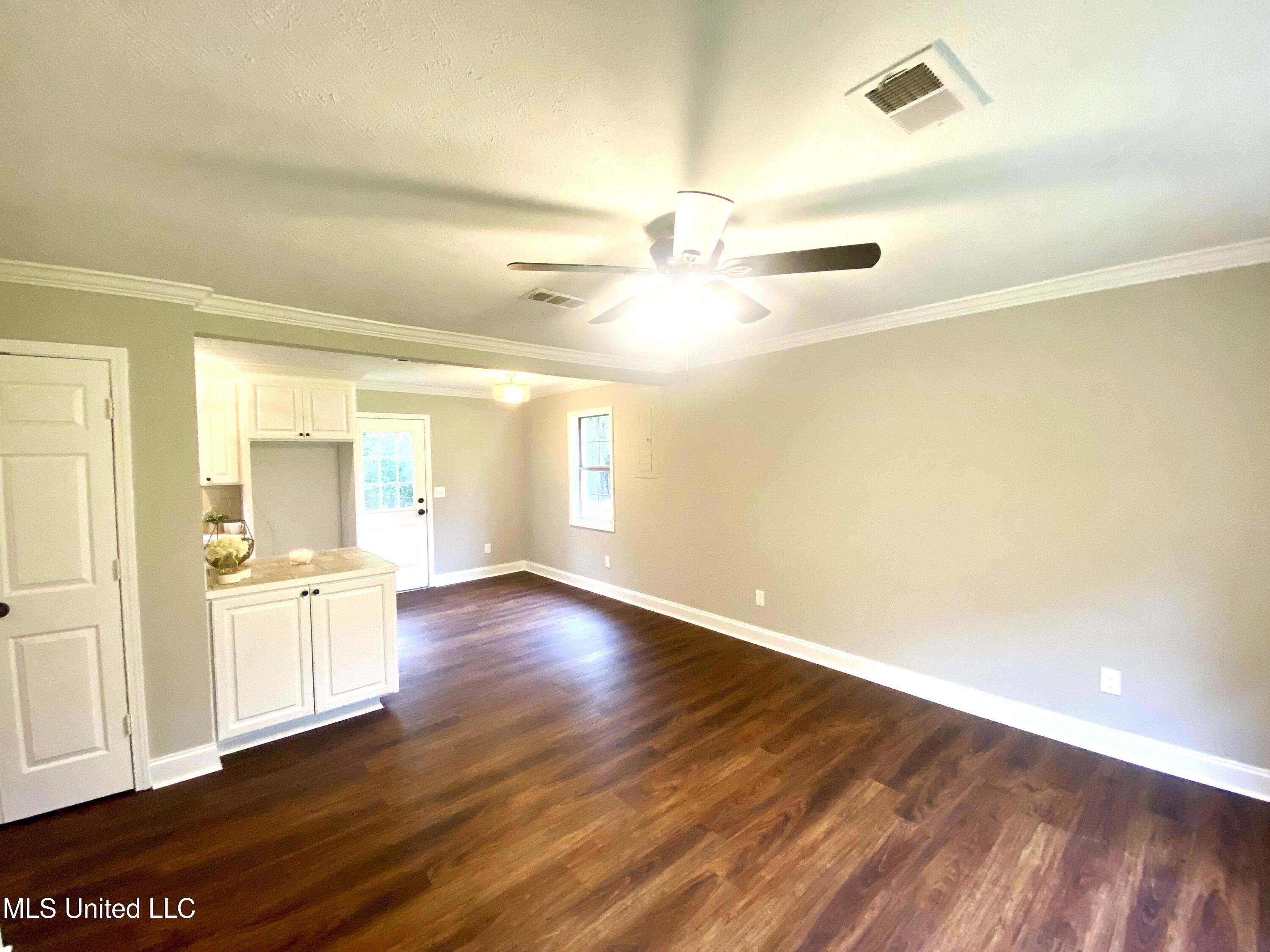 1368 John Warren Road Bolton, MS 39041 - Photo 44 of 65 LIVINGROOM2