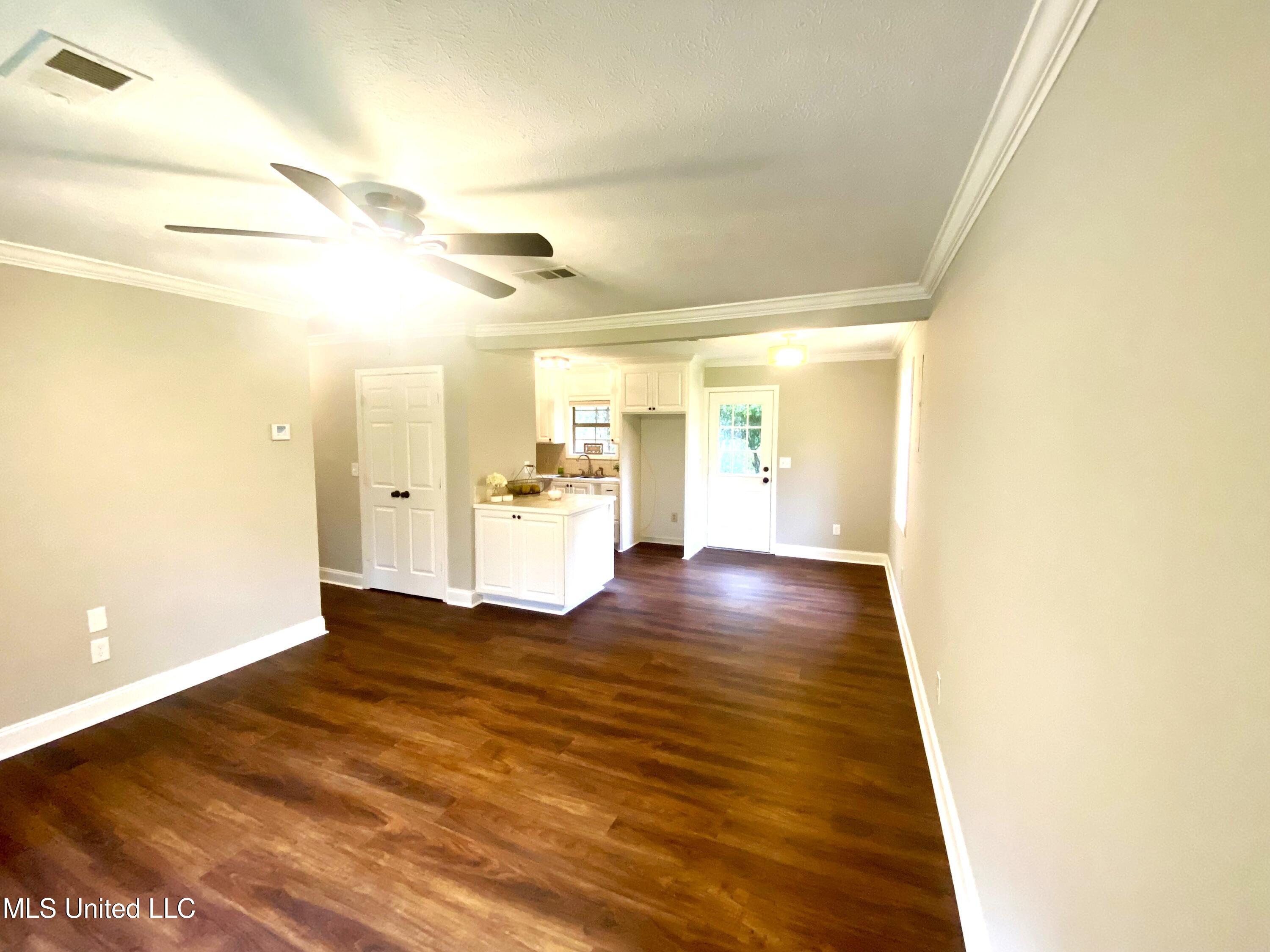 1368 John Warren Road Bolton, MS 39041 - Photo 46 of 65 LIVINGROOM4