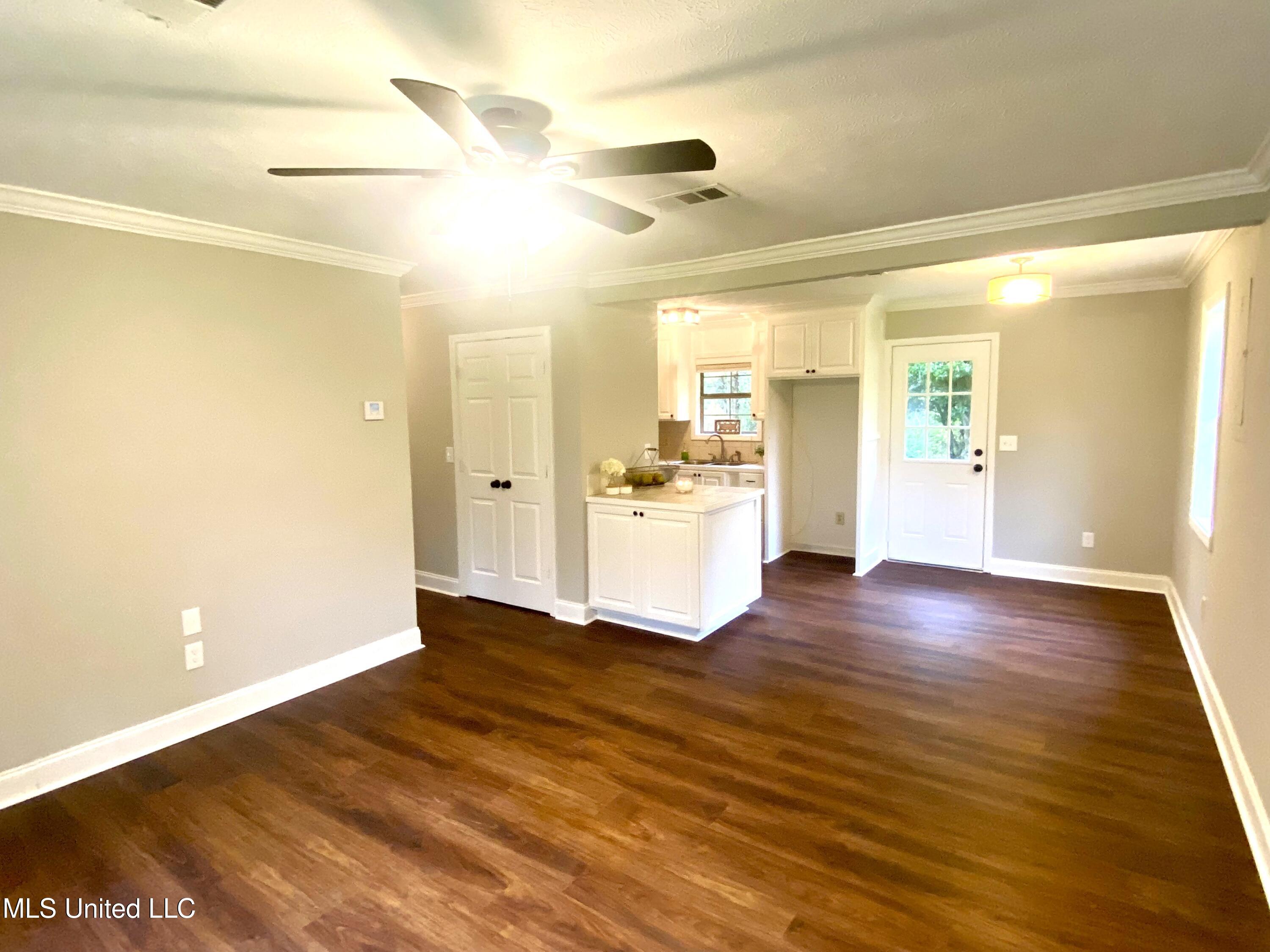 1368 John Warren Road Bolton, MS 39041 - Photo 47 of 65 LIVINGROOM5