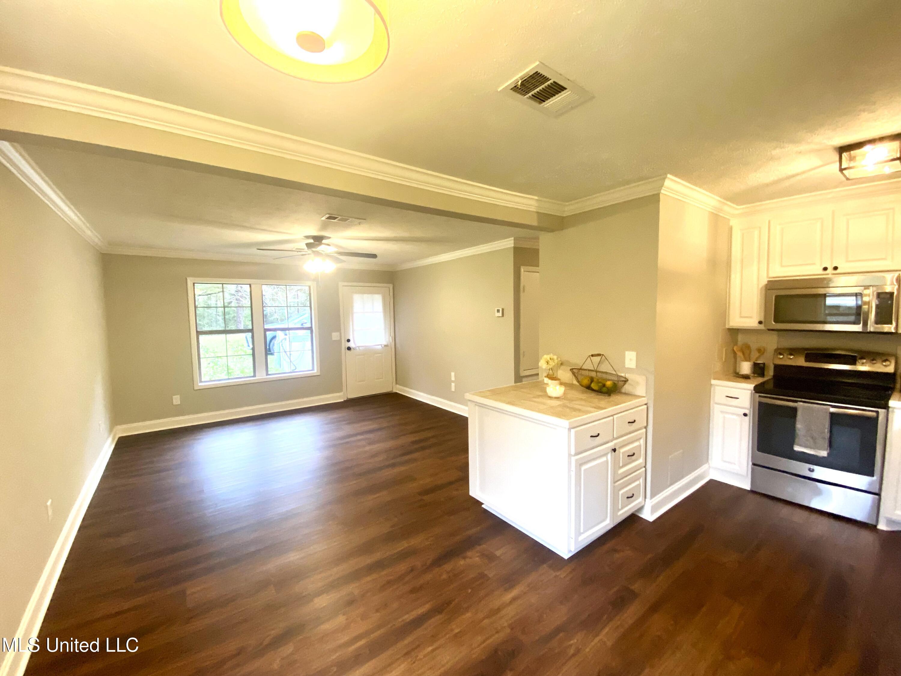 1368 John Warren Road Bolton, MS 39041 - Photo 50 of 65 LIVINGROOM8