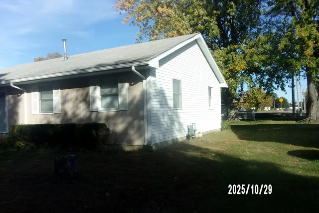 a view of house with backyard