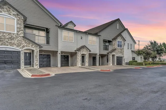 $2,300 | 12215 Hunters Chase Drive, Unit S2103S, Austin, TX 78729
