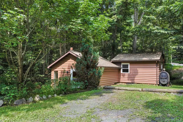 $1,350 | 269 Oakland Valley Road, Cuddebackville, NY 12729
