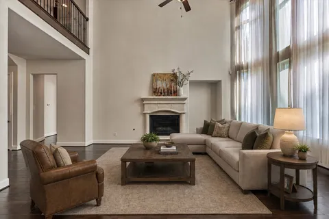 $819,000 | 25 Red Moon Place, The Woodlands, TX 77375