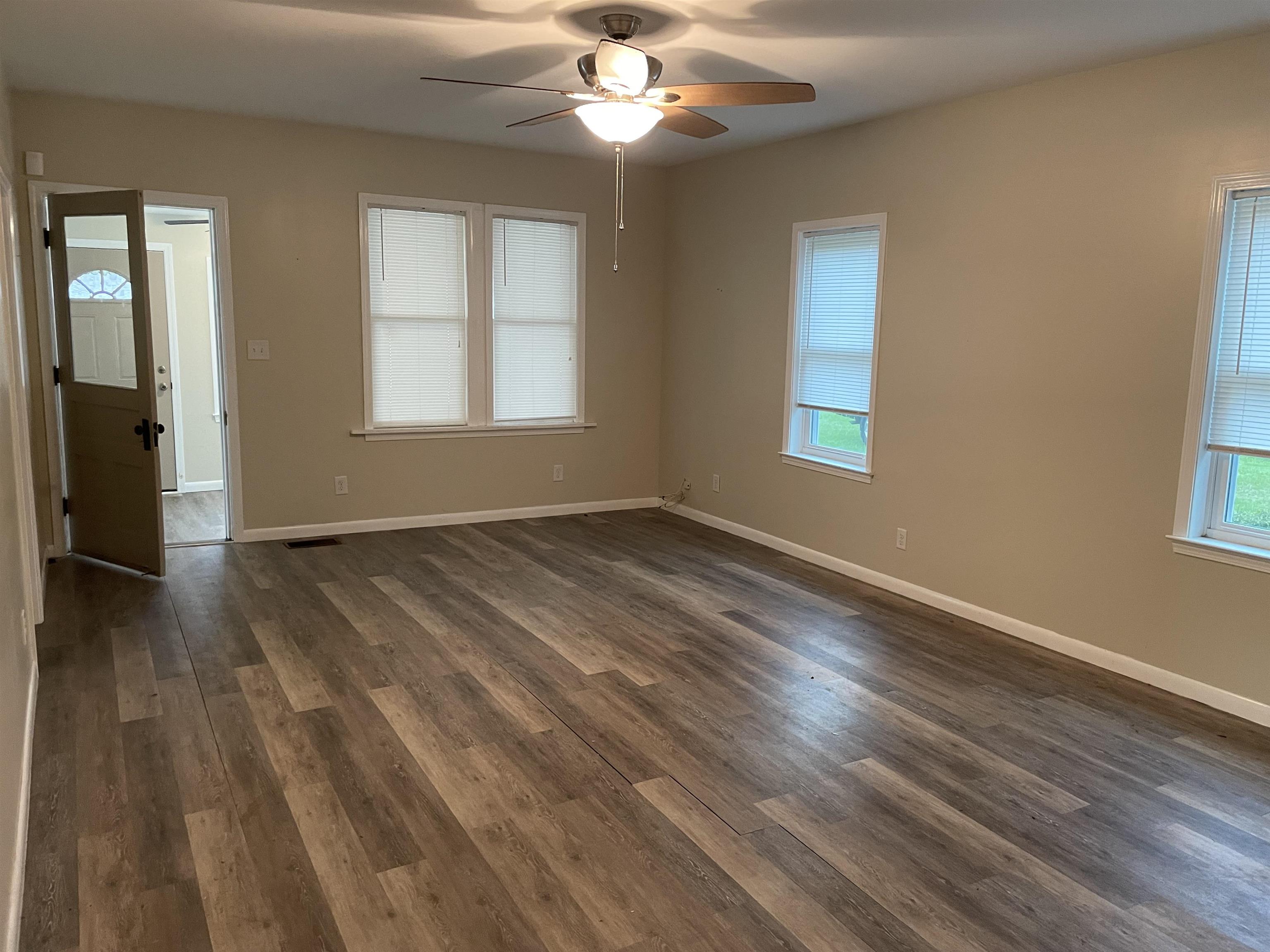 27518 Krehling Road Elberta, AL 36530 - Photo 2 of 7 Living Room
