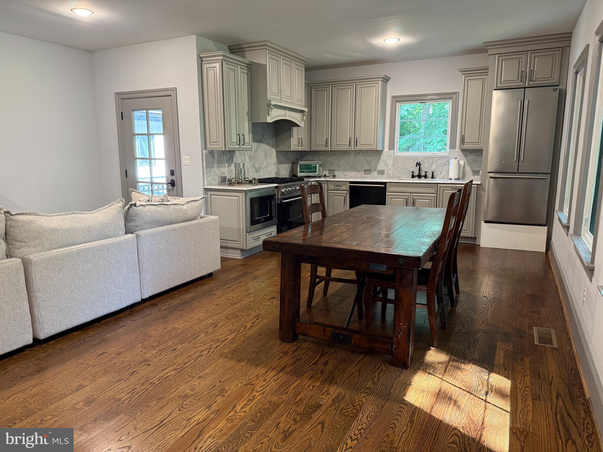 8747 Brook Road McLean, VA 22102 - Photo 11 of 14 Dining Area