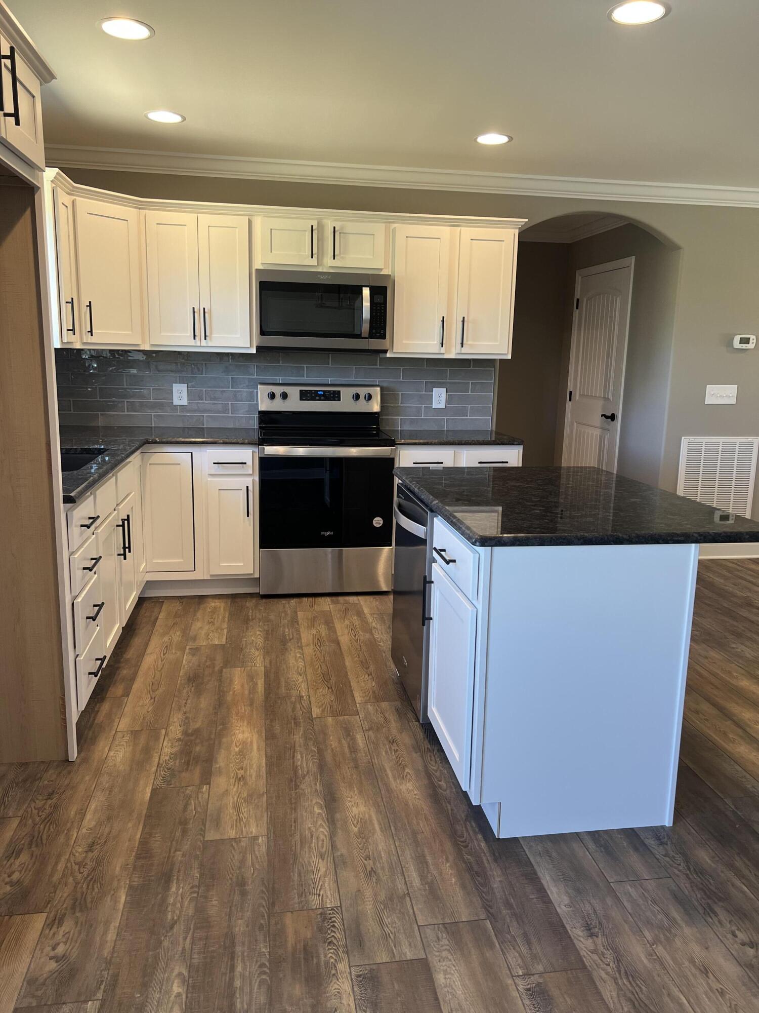 334 Providence Road Telford, TN 37690 - Photo 4 of 27 D4797810-F1E6-40F6-9997-37372086D285