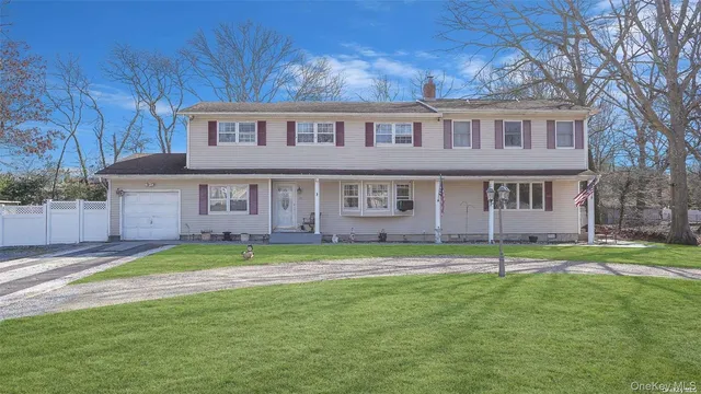a view of a yard in front of a house