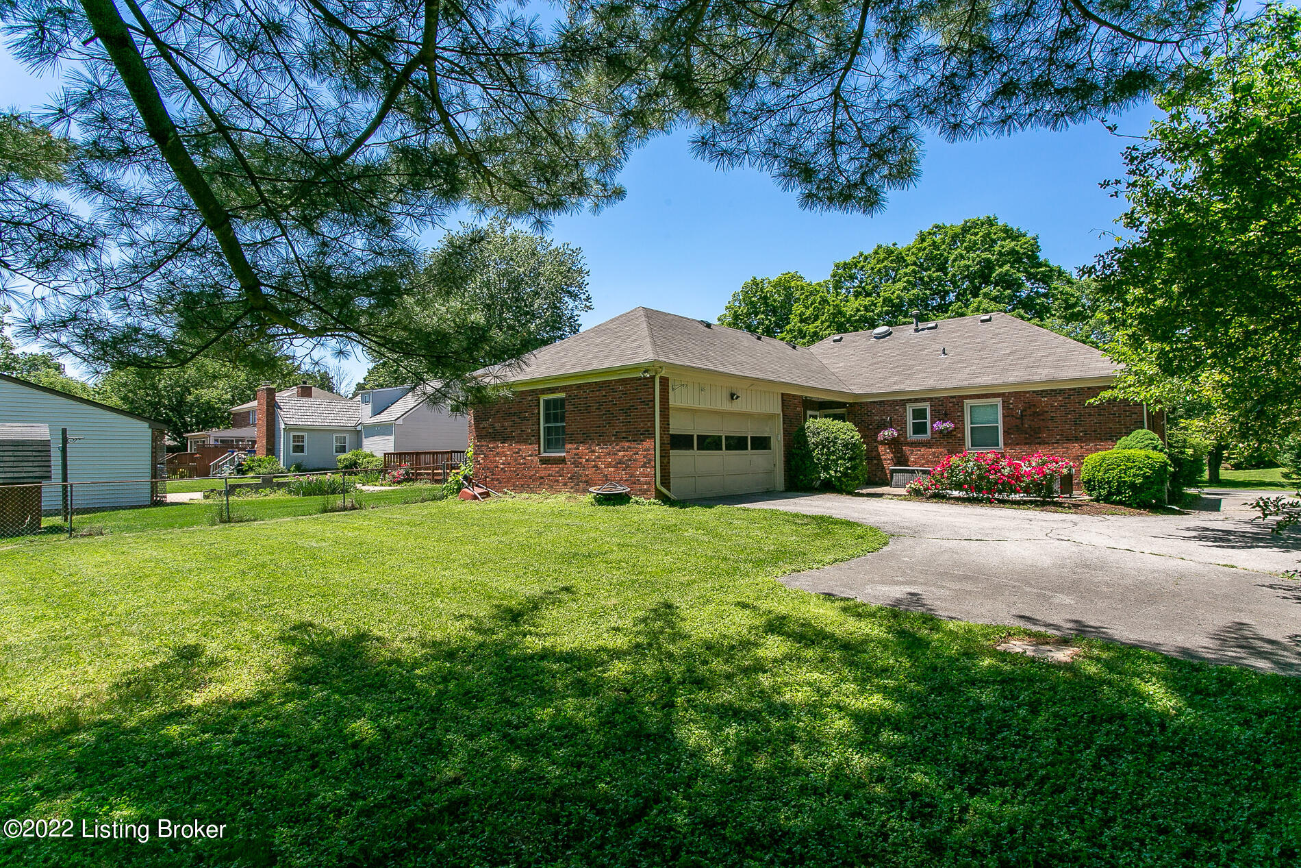 4248 Darbrook Road Louisville, KY 40207 - Photo 38 of 39 4248 Darbrook Ave_exteriors-14