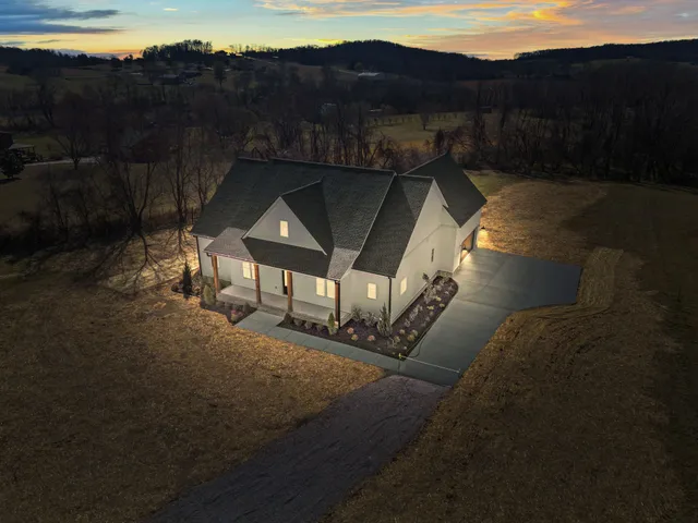 $749,000 | 2768 Hartsville Pike, Castalian Springs, TN 37031