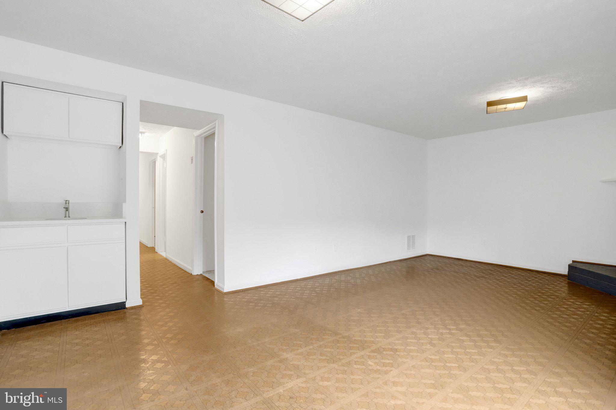 2225 North Tuckahoe Street Arlington, VA 22205 - Photo 25 of 37 a view of an empty room