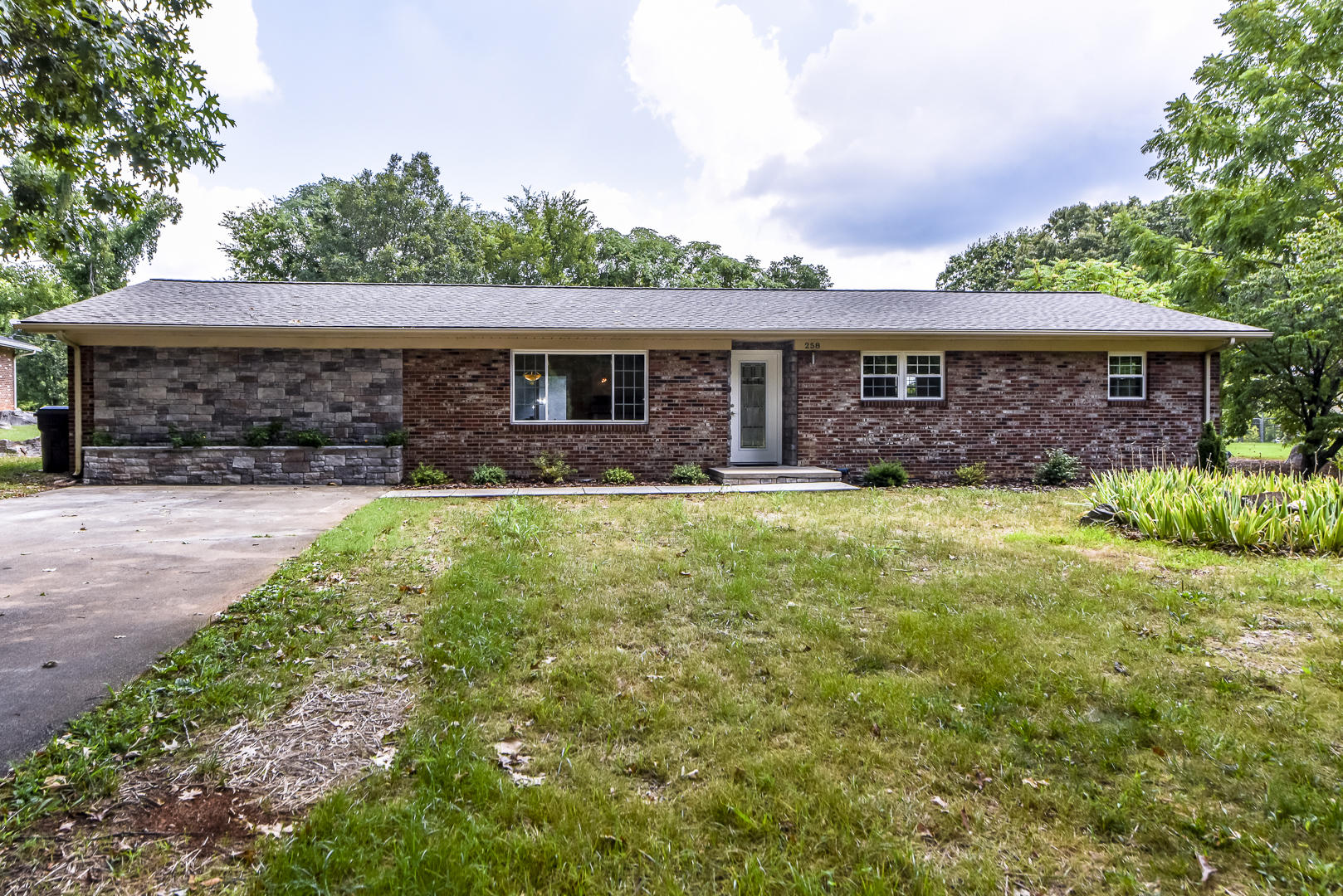 258 Harding Street Alcoa, TN 37701 - Photo 2 of 25 Totally remodeled!
