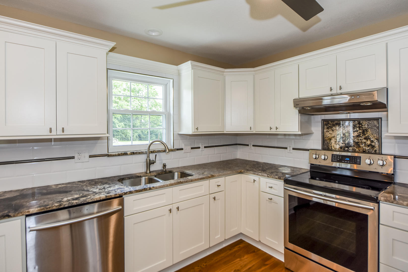 258 Harding Street Alcoa, TN 37701 - Photo 13 of 25 Upgraded cabinets and appliances