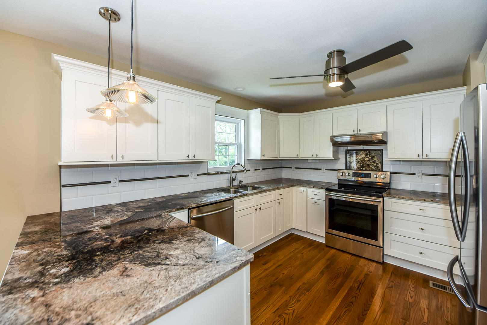 258 Harding Street Alcoa, TN 37701 - Photo 14 of 25 Tile backsplash and Brazilian grante