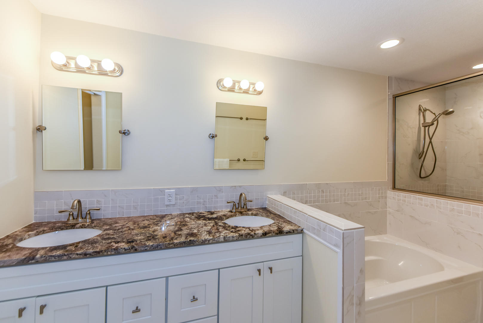 258 Harding Street Alcoa, TN 37701 - Photo 22 of 25 Master BR bath