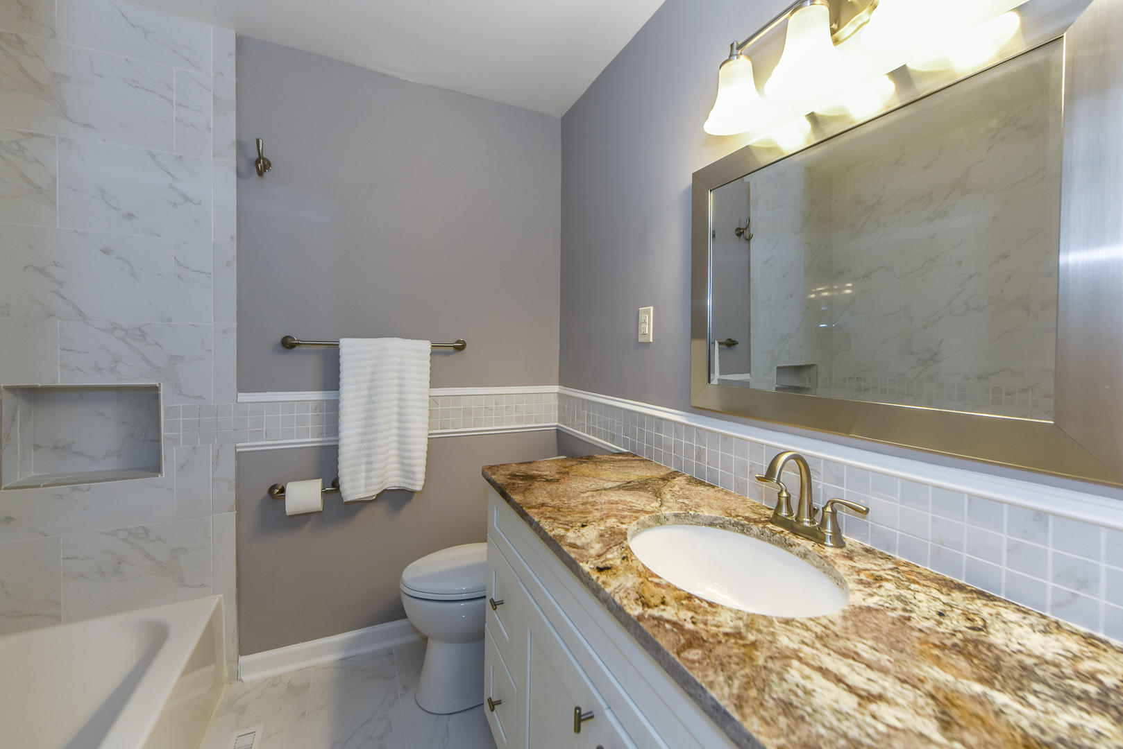 258 Harding Street Alcoa, TN 37701 - Photo 7 of 25 Hall bath