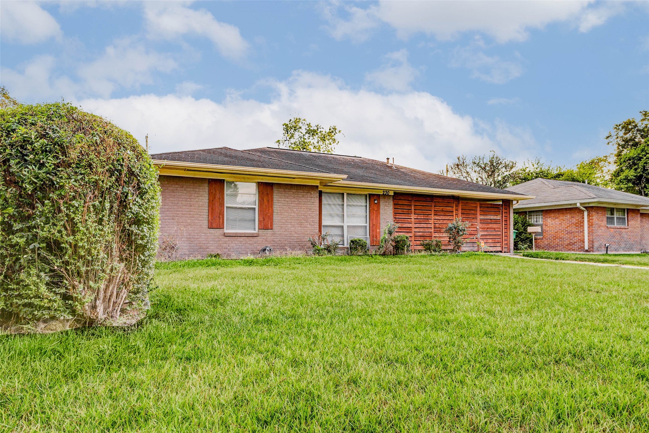 230 Bizerte Street Houston, TX 77022 - Photo 3 of 34