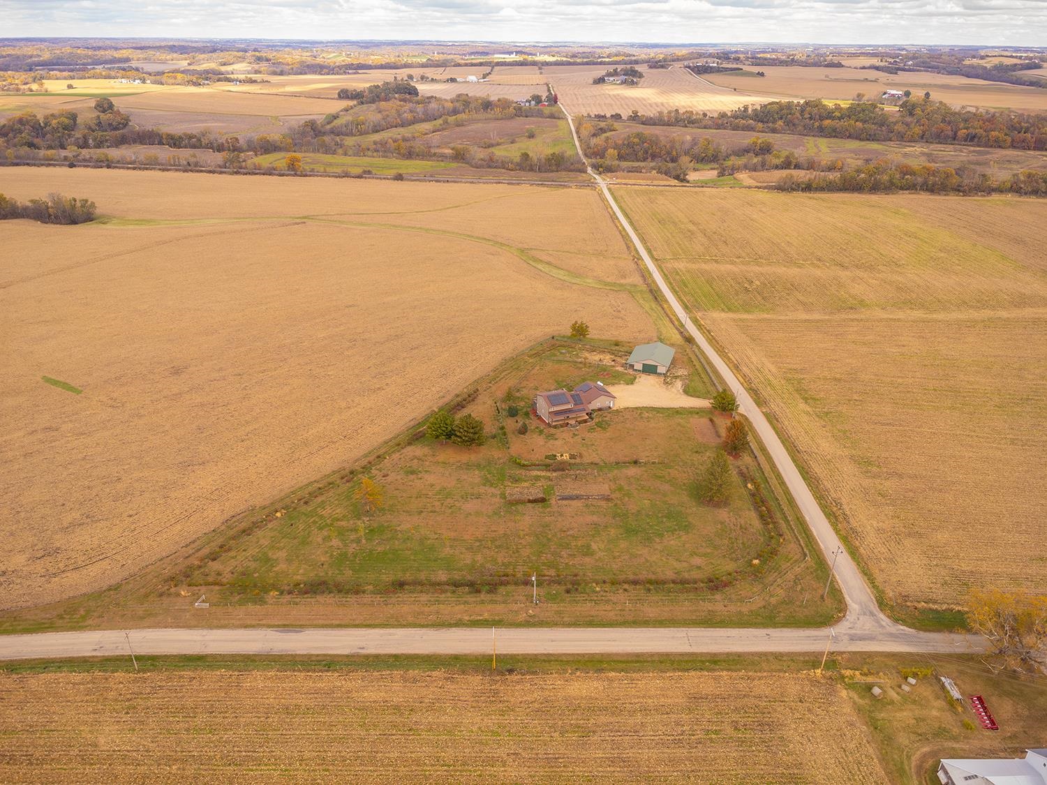 7876 Hickory Grove Road Savanna, IL 61074 - Photo 13 of 67 a view of an ocean