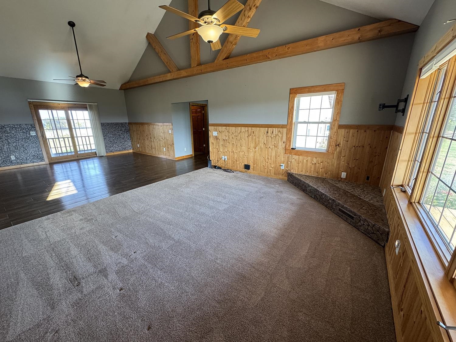 7876 Hickory Grove Road Savanna, IL 61074 - Photo 19 of 67 a view of an empty room and window