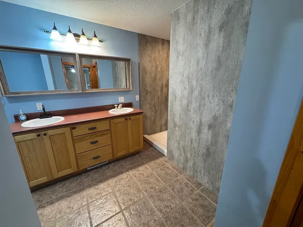 $450,000 | 7876 Hickory Grove Road, Savanna, IL 61074
