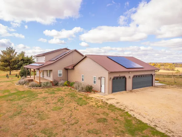 $450,000 | 7876 Hickory Grove Road, Savanna, IL 61074