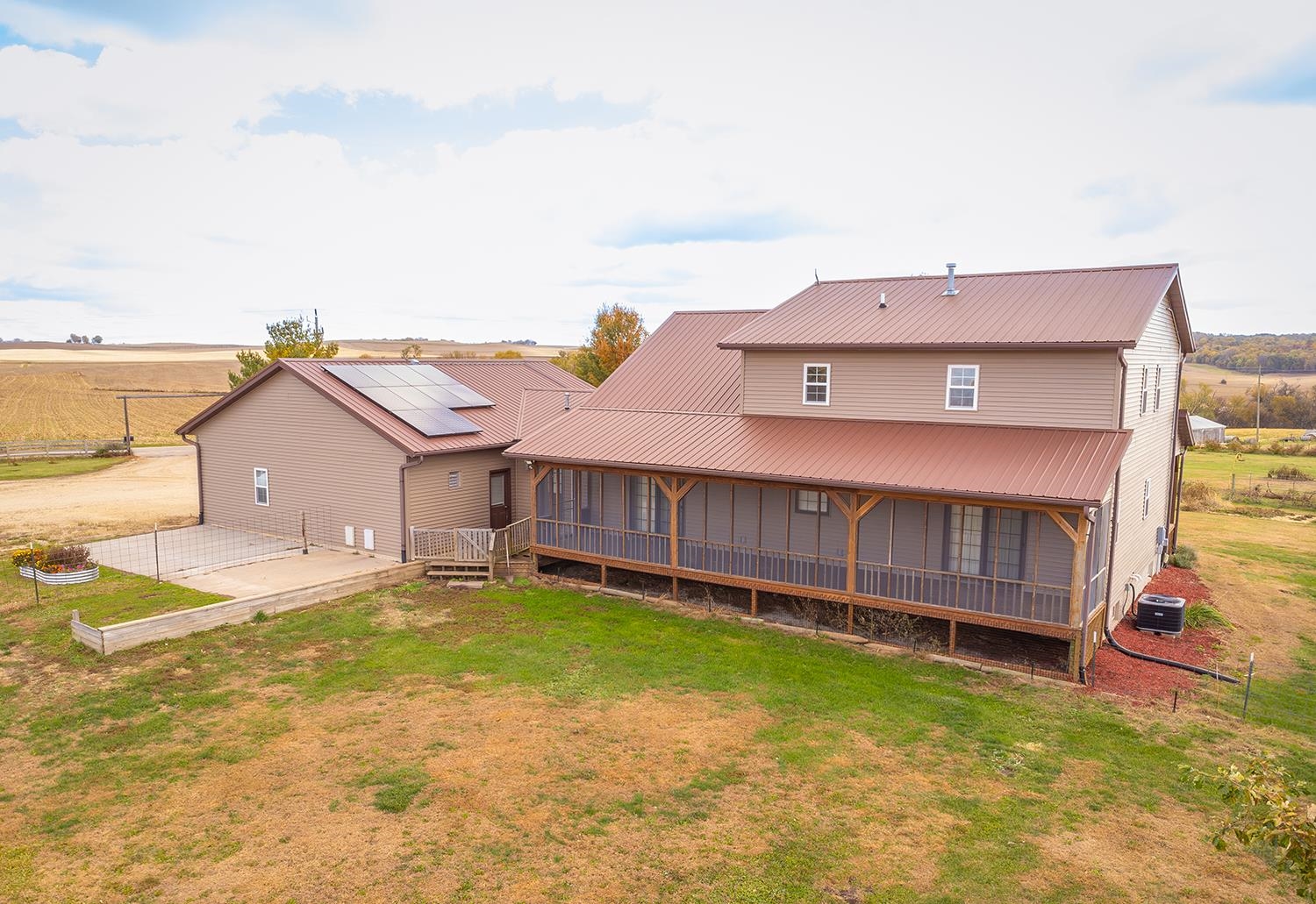 7876 Hickory Grove Road Savanna, IL 61074 - Photo 5 of 67 front view of a house with a yard