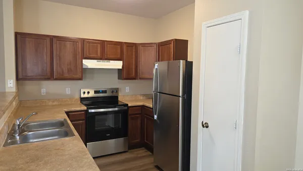 $1,400 | 8611 Kingsbury View, Unit 1, San Antonio, TX 78240