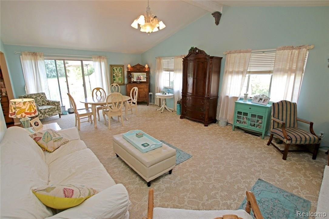 11033 Horton Road Goodrich, MI 48438 - Photo 23 of 42 23) Living Room.jpg