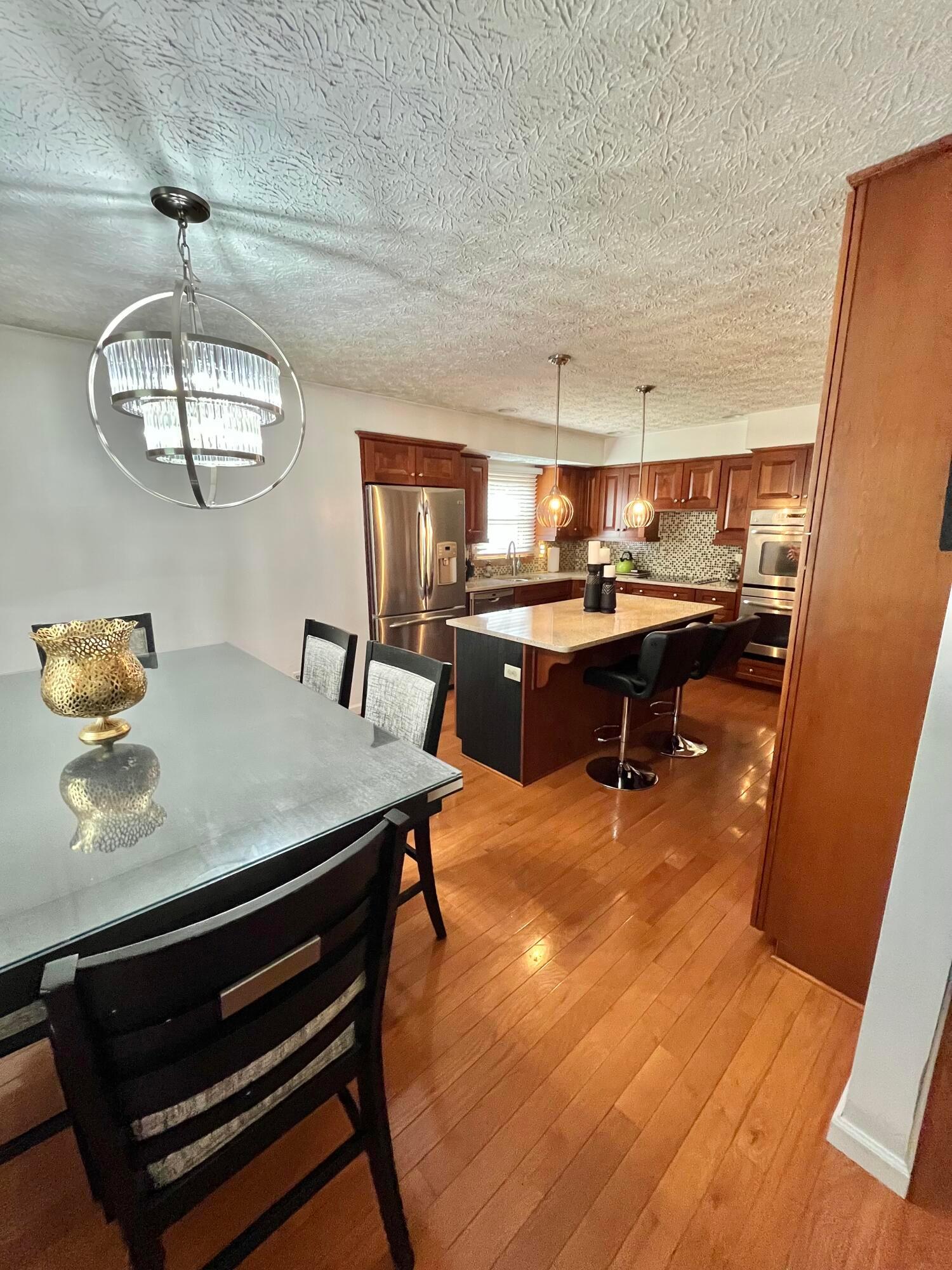 2066 Nobleshire Road Columbus, OH 43229 - Photo 6 of 40 FullSizeRender