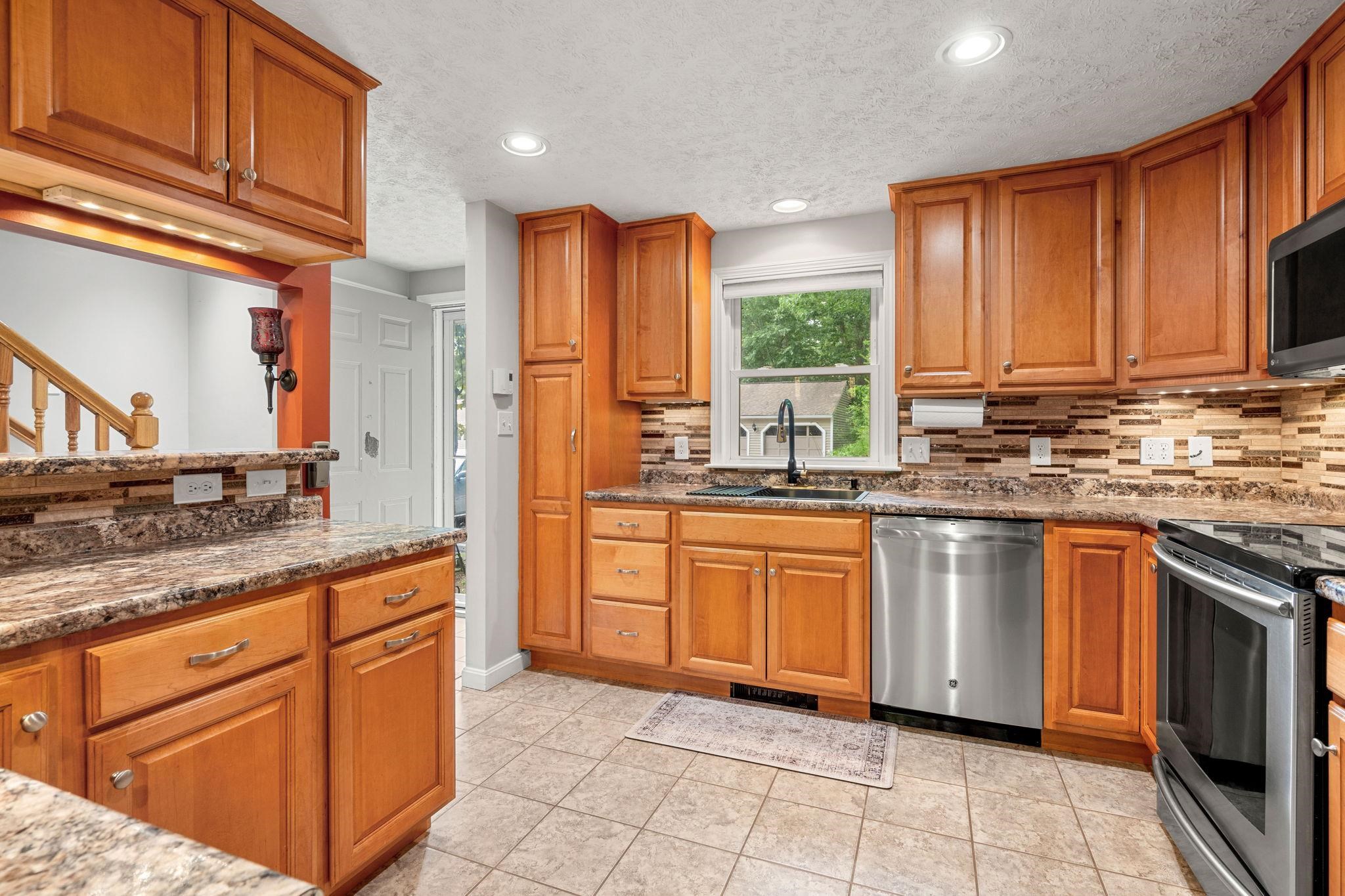 56 Durham Road, Unit 62 Dover, NH 03820 - Photo 2 of 36