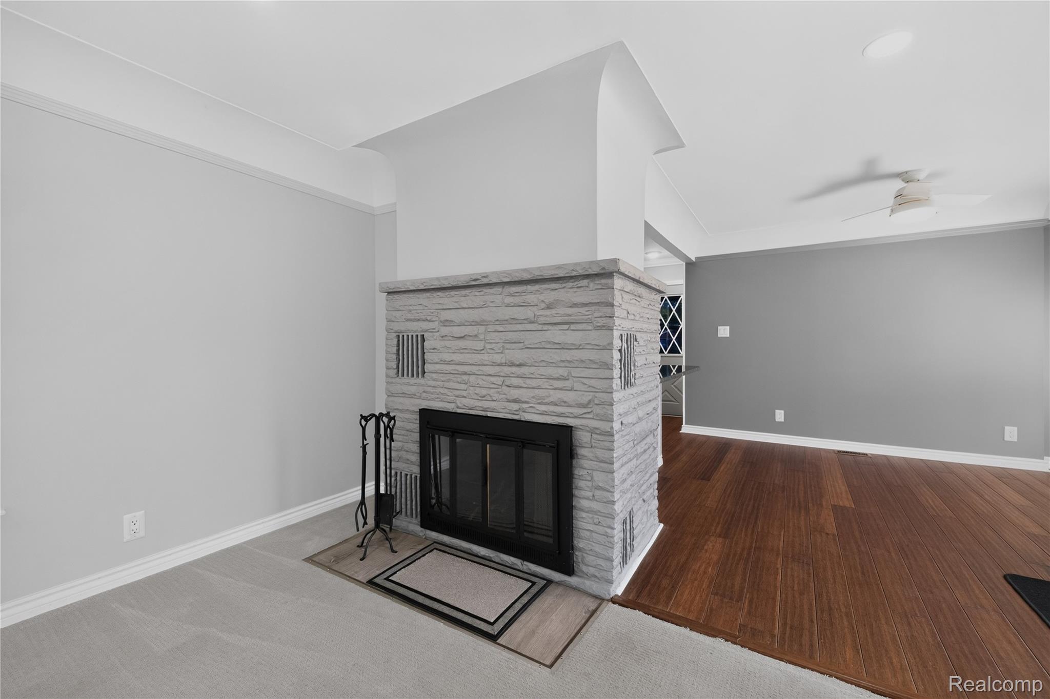 21263 Meridian Road Grosse Ile, MI 48138 - Photo 11 of 28 21263 Meridian, Grosse Ile (9 of 35).jpg