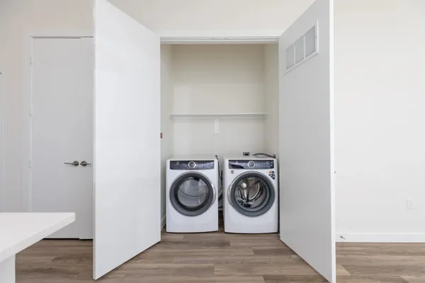 $1,339 | 1690 North Loop, Unit 384, Houston, TX 77009