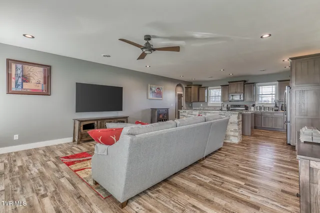 $679,900 | 210 Raders Sidetrack Road, Greeneville, TN 37743