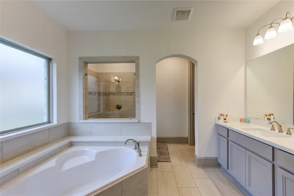 $799,900 | 523 Caverna Street, Montgomery, TX 77316