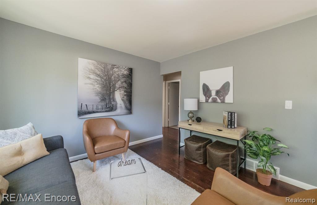 435 Rivard Boulevard Waterford, MI 48327 - Photo 7 of 37