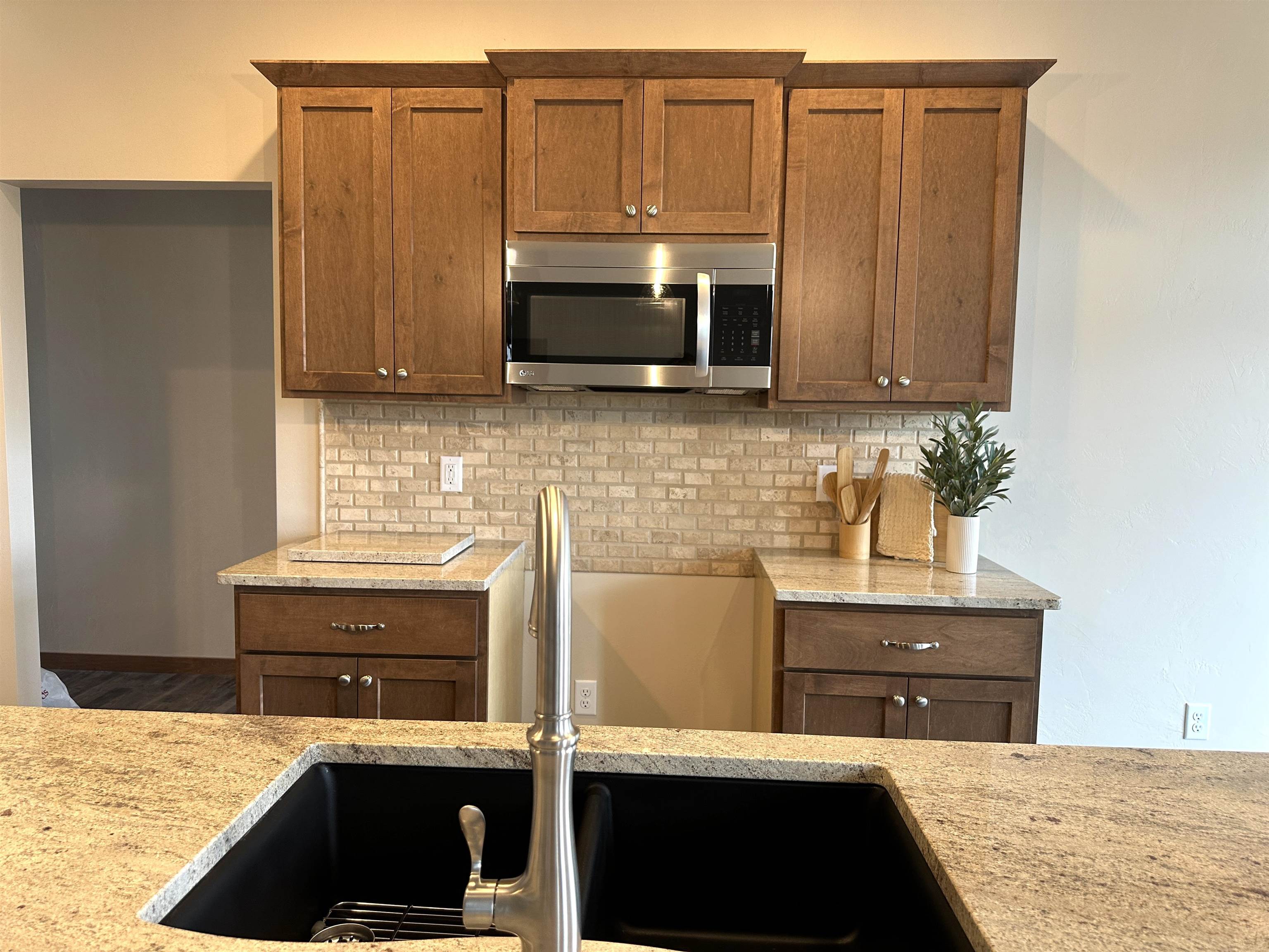 N9257 Breezy Way Appleton, WI 54915 - Photo 3 of 14